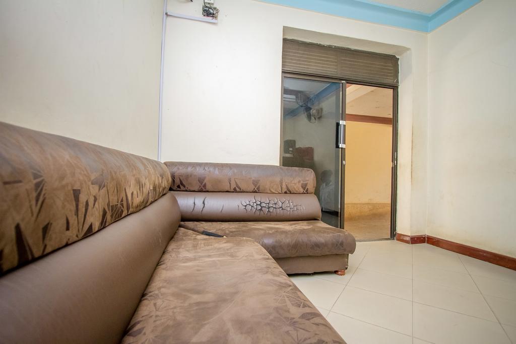 Grand Holiday International Hotel Mbarara Exteriör bild